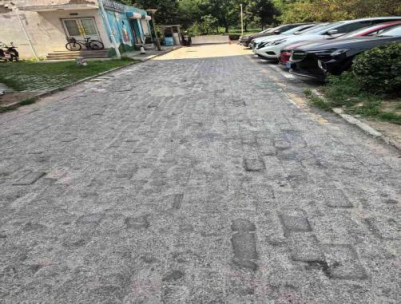 小区骨干谈路修缮更新，上千户住户告别震憾路